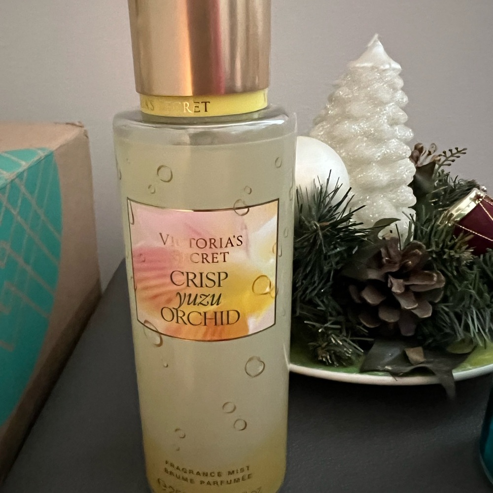 Victoria's Secret Mist - Crisp Yuzu Orchid, Pear Glace, Strawberries & Champagne - Picture 2 of 4